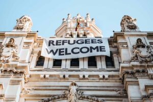 Welcome refugees (Photo by Maria Teneva on Unsplash)